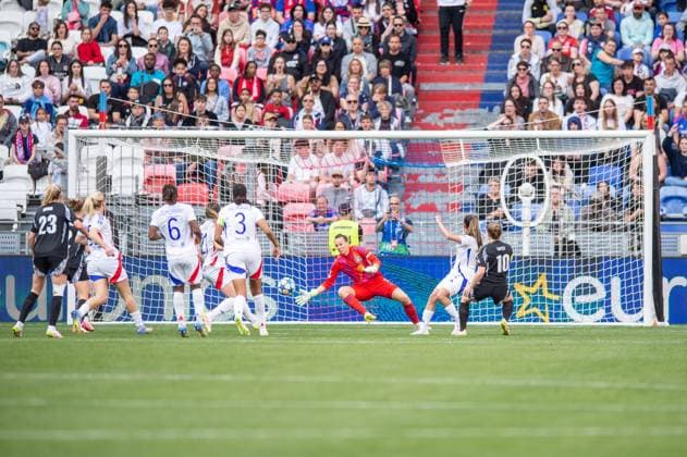 FOOTBALL - WOMEN S CHAMPIONS LEAGUE - 1 2 - LYON v ARSENAL Cyril Lestage MAXPPP - Décines-Charpieu 27 04 2025 Action during the UEFA Women s Champions League, Semi-finals, 2nd leg football match between Olympique Lyonnais and Arsenal FC on 27 April 2025 at Groupama stadium in Décines-Charpieu near Lyon, France Décines-Charpieu France  Copyright: xMAXPPPxCyrilxLestagex CAL202504270284 CAL202504270284