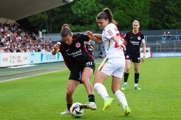 Cologne, Germany 27 April 2025 1 BL Women 2024 2025 1 FC Köln vs Eintracht Frankfurt Pictured from left in duel Carlotta Wamser Eintracht Frankfurt and Martyna Wiankowksa 1 FC Köln DFB regulations prohibit any use of photographs as image sequences and or quasi video Rhein Energie Stadion Nordrhein Westfalen Copyright: xFotostandx xFantinix