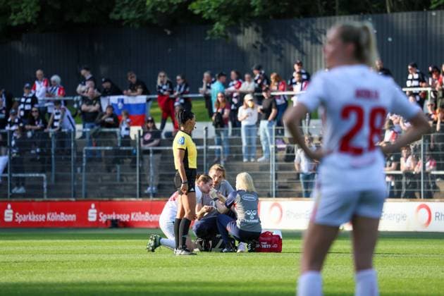 Cologne, Germany 27 April 2025 1 BL Women 2024 2025 1 FC Köln vs Eintracht Frankfurt In the picture from left the second Laura Donhauser 1 FC Köln injured on the pitch DFB regulations prohibit any use of photographs as image sequences and or quasi video Rhein Energie Stadion Nordrhein Westfalen Copyright: xFotostandx xFantinix
