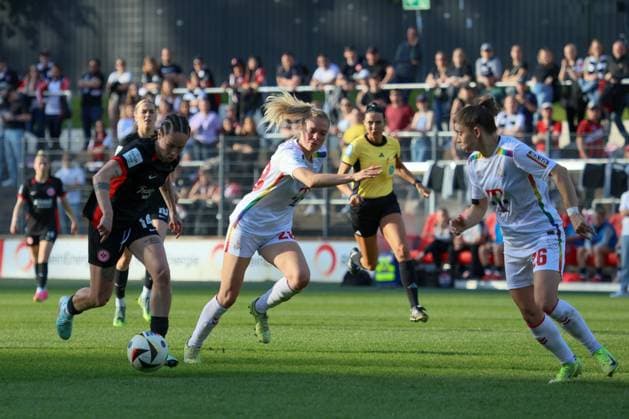 Cologne, Germany 27 April 2025 1 BL Women 2024 2025 1 FC Köln vs Eintracht Frankfurt In the picture from left in duel Geraldine Reuteler Eintracht Frankfurt , Janina Hechler 1 FC Köln and Martyna Wiankowksa 1 FC Köln DFB regulations prohibit any use of photographs as image sequences and or quasi video Rhein Energie Stadion Nordrhein Westfalen Copyright: xFotostandx xFantinix