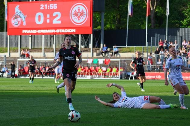 Cologne, Germany 27 April 2025 1 BL Women 2024 2025 1 FC Köln vs Eintracht Frankfurt In the picture from left in duel Geraldine Reuteler Eintracht Frankfurt and Martyna Wiankowksa 1 FC Köln DFB regulations prohibit any use of photographs as image sequences and or quasi video Rhein Energie Stadion Nordrhein Westfalen Copyright: xFotostandx xFantinix