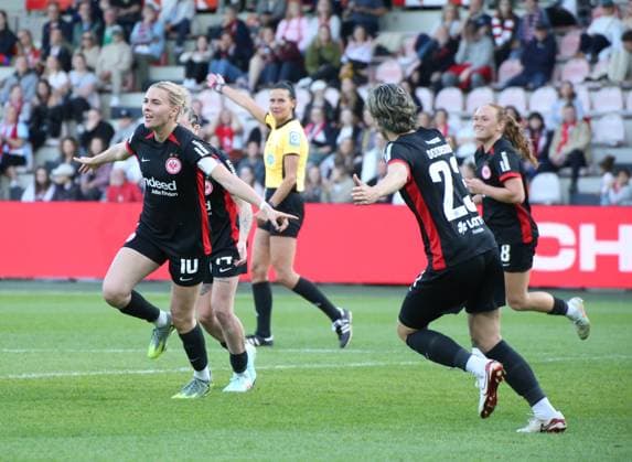 27 04 2025, xgrfx, Soccer Google Pixel Women Bundesliga, 1 FC Köln Eintracht Frankfurt v l Tor, Laura Freigang Eintracht Frankfurt DFL DFB REGULATIONS PROHIBIT ANY USE OF PHOTOGRAPHS as IMAGE SEQUENCES and or QUASI VIDEO Köln