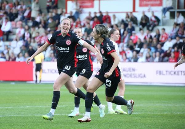27 04 2025, xgrfx, Soccer Google Pixel Women Bundesliga, 1 FC Köln Eintracht Frankfurt v l Tor, Laura Freigang Eintracht Frankfurt DFL DFB REGULATIONS PROHIBIT ANY USE OF PHOTOGRAPHS as IMAGE SEQUENCES and or QUASI VIDEO Köln