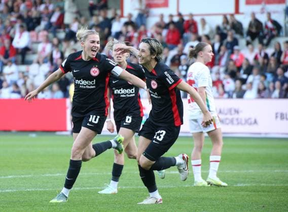 27 04 2025, xgrfx, Soccer Google Pixel Women Bundesliga, 1 FC Köln Eintracht Frankfurt v l Tor, Laura Freigang Eintracht Frankfurt DFL DFB REGULATIONS PROHIBIT ANY USE OF PHOTOGRAPHS as IMAGE SEQUENCES and or QUASI VIDEO Köln
