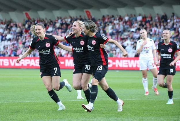 27 04 2025, xgrfx, Soccer Google Pixel Women Bundesliga, 1 FC Köln Eintracht Frankfurt v l Tor, Laura Freigang Eintracht Frankfurt DFL DFB REGULATIONS PROHIBIT ANY USE OF PHOTOGRAPHS as IMAGE SEQUENCES and or QUASI VIDEO Köln