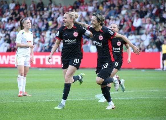 27 04 2025, xgrfx, Soccer Google Pixel Women Bundesliga, 1 FC Köln Eintracht Frankfurt v l Tor, Laura Freigang Eintracht Frankfurt DFL DFB REGULATIONS PROHIBIT ANY USE OF PHOTOGRAPHS as IMAGE SEQUENCES and or QUASI VIDEO Köln