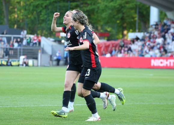 27 04 2025, xgrfx, Soccer Google Pixel Women Bundesliga, 1 FC Köln Eintracht Frankfurt v l Tor, Laura Freigang Eintracht Frankfurt DFL DFB REGULATIONS PROHIBIT ANY USE OF PHOTOGRAPHS as IMAGE SEQUENCES and or QUASI VIDEO Köln