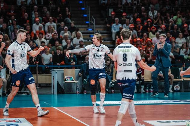Volleyball Men Season 2024 2025 Volleyball Bundesliga Playoff Final Game 1 BR Volleys vs SVG Lüneburg 27 04 2025 Michael Patrick Wright 3 SVG Lüneburg cheers Berlin Max Schmeling Halle Berlin Germany