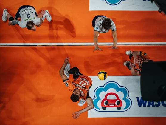Volleyball Men Season 2024 2025 Volleyball Bundesliga Playoff Final Game 1 BR Volleys vs SVG Lüneburg 27 04 2025 Tobias Krick 21 BERLIN RECYCLING Volleys against the block of Joscha Kunstmann 7 SVG Lüneburg Berlin Max Schmeling Halle Berlin Germany