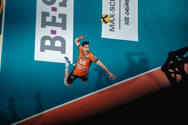 Volleyball Men Season 2024 2025 Volleyball Bundesliga Playoff Final Game 1 BR Volleys vs SVG Lüneburg 27 04 2025 Moritz Reichert 15 BERLIN RECYCLING Volleys serving Berlin Max Schmeling Halle Berlin Germany