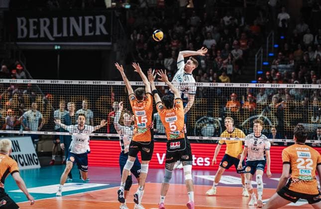 Volleyball Men Season 2024 2025 Volleyball Bundesliga Playoff Final Game 1 BR Volleys vs SVG Lüneburg 27 04 2025 Simon Torwie 1 SVG Lüneburg against the block of Moritz Reichert 15 BERLIN RECYCLING Volleys and Nehemiah Mote 5 BERLIN RECYCLING Volleys Berlin Max Schmeling Halle Berlin Germany