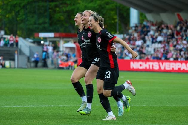 Cologne, Germany 27 April 2025 1 BL Women 2024 2025 1 FC Köln vs Eintracht Frankfurt In the picture from left the second goal scorer Laura Freigang Eintracht Frankfurt scores the goal for 3 0 for Eintracht Frankfurt and cheers with Lara Prasnikar Eintracht Frankfurt and Sara Doorsoun Eintracht Frankfurt DFB regulations prohibit any use of photographs as image sequences and or quasi video Rhein Energie Stadion Nordrhein Westfalen Copyright: xFotostandx xFantinix