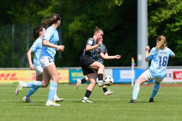 Aschheim, Germany, April 27th, 2025: Celina Senftl (11 FC Bayern Munich II) with the ball and Karla Engels (16 SG 99 Andernach) during the 2. Frauen-Bundesliga match between FC Bayern Munich II and SG 99 Andernach at Sportpark Aschheim, Germany. (Sven Beyrich SPP) Copyright: xSvenxBeyrich SPPx spp-en-SvBe-20250427-D4S_0095