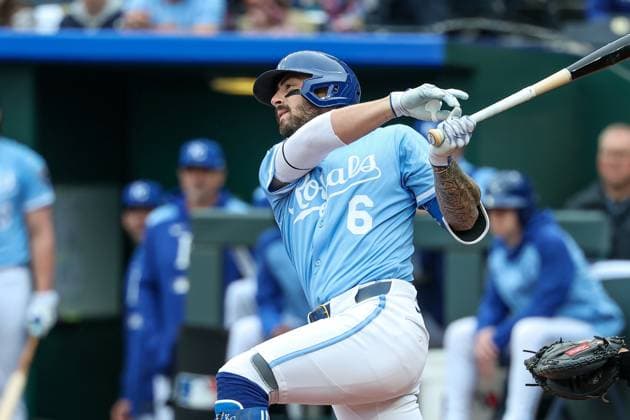MLB, Baseball Herren, USA 2025: Astros Vs Royals APR 27 April 27, 2025: Kansas City Royals left fielder Jonathan India (6) hits a single against the Houston Astros during the first inning at Kauffman Stadium in Kansas City, MO. David Smith CSM (Credit Image: Â David Smith Cal Media) Kansas City Mo United States of America EDITORIAL USE ONLY Copyright: xx ZUMA-20250427_zma_c04_051.jpg DavidxSmithx csmphotothree379338