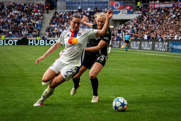 OL Féminin - Arsenal à Décines-Charpeiu le 27 avril 2025. Nicolas Liponne MAXPPP - Décines-Charpieu 27 04 2025 Match entre l Olympique Lyonnais Féminin (OL) et Arsenal Women Football Club, pour la demi-finale retour de la ligue des champions féminine au stade de Lyon Groupama Stadium, à Décines-Charpieu le 27 avril 2025. Match between Olympique Lyonnais Féminin (OL) and Arsenal Women Football Club, for the second leg of the Women s Champions League semi-final at Lyon s Groupama Stadium, Décines-Charpieu on April 27, 2025. Décines-Charpieu Auvergne-Rhône-Alpes FRANCE  Copyright: xMAXPPPxNicolasxLiponnex NLP202504270549 NLP202504270549