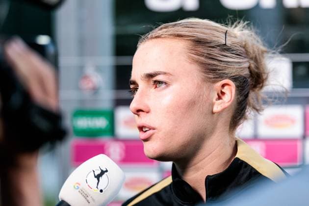 Google Pixel Frauen Bundesliga, 1 FC Köln Eintracht Frankfurt 27 04 2025 Laura Freigang Eintracht Frankfurt, 10 in Interview Google Pixel Frauen Bundesliga, 1 FC Köln Eintracht Frankfurt, Köln, Franz Kremer Stadion am 27 04 2025 DFB REGULATIONS PROHIBIT ANY USE OF PHOTOGRAPHS AS IMAGE SEQUENCES AND OR QUASI VIDEO Copyright: xBEAUTIFULxSPORTS Wunderlx