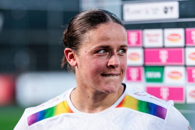 Google Pixel Frauen Bundesliga, 1 FC Köln Eintracht Frankfurt 27 04 2025 Laura Feiersinger 1 FC Köln, 27 chews on her lip, frustrated during the interview Google Pixel Frauen Bundesliga, 1 FC Köln Eintracht Frankfurt, Köln, Franz Kremer Stadion am 27 04 2025 DFB REGULATIONS PROHIBIT ANY USE OF PHOTOGRAPHS AS IMAGE SEQUENCES AND OR QUASI VIDEO Copyright: xBEAUTIFULxSPORTS Wunderlx