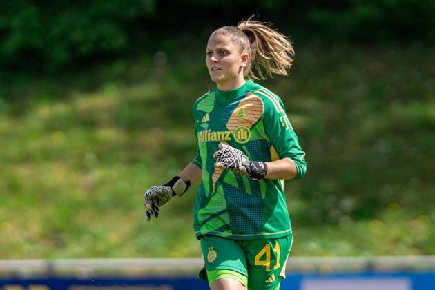 27 04 2025, Football, 2 Womens Bundesliga, 2024 2025, Matchday 23, FC Bayern München U 20 SG 99 Andernach Anna Wellmann 41 Bayern München U20 during the match Aschheim Sportpark Aschheim Bayern Germany