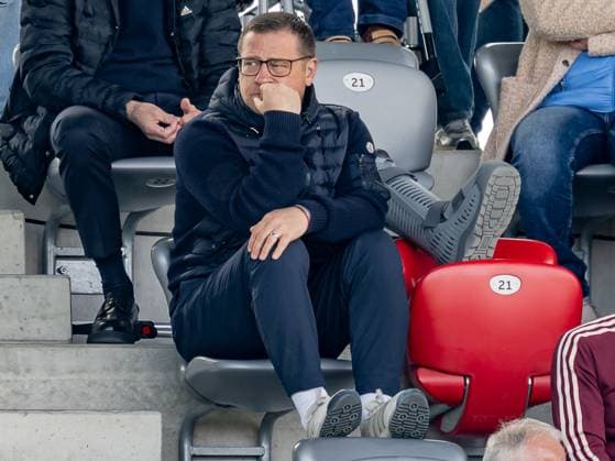 Max Eberl Sportvorstand, FC Bayern Muenchen auf der Tribuene FC Bayern Muenchen Frauen vs SC Freiburg, Fussball, Google Pixel Frauen Bundesliga, 20 Spieltag, Saison 2024 2025, 27 04 2025 DFL DFB REGULATIONS PROHIBIT ANY USE OF PHOTOGRAPHS as IMAGE SEQUENCES and or QUASI VIDEO FC Bayern Muenchen Frauen vs SC Freiburg, Fussball, Google Pixel Frauen Bundesliga, 20 Spieltag, Saison 2024 2025, 27 04 2025 Muenchen Copyright: xEibner-Pressefoto HeikexFeinerx EP_HFR