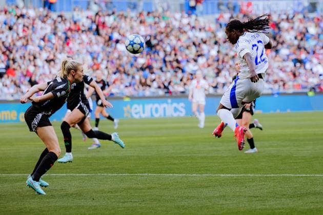 Lyon, France Tabitha Chawinga (22 Olympique Lyonnais) in action during the UEFA Womens Champions League semi-final game between Olympique Lyonnais and Arsenal FC at Groupama Stadium in Lyon, France. (Pauline Figuet SPP) Copyright: xPaulinexFiguetx xSPPx spp-en-PaFiSp-PF_OLARS3065