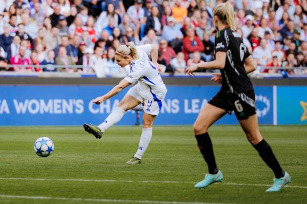 Lyon, France Eugenie Le Sommer (9 Olympique Lyonnais) in action during the UEFA Womens Champions League semi-final game between Olympique Lyonnais and Arsenal FC at Groupama Stadium in Lyon, France. (Pauline Figuet SPP) Copyright: xPaulinexFiguetx xSPPx spp-en-PaFiSp-PF_OLARS3076