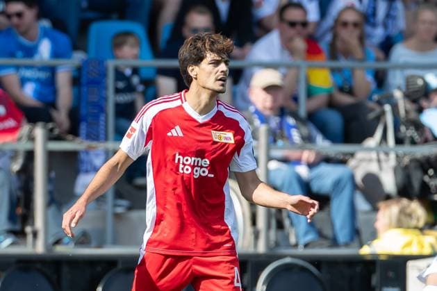 Diogo Leite 1 FC Union Berlin looks on during the Bundesliga match between VfL Bochum 1848 and 1 FC Union Berlin, Vonovia Ruhrstadion on April 27, 2025 in Bochum, Germany Photo by Mario Hommes DeFodi Images Diogo Leite 1 FC Union Berlin looks on during the Bundesliga match between VfL Bochum 1848 and 1 FC Union Berlin at Vonovia Ruhrstadion on April 27, 2025 in Bochum, Germany Photo by Mario Hommes DeFodi Images DFL regulations prohibit any use of photographs as image sequences and or quasi video Photo by Mario Hommes DeFodi Images