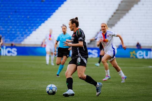 Lyon, France Caitlin Foord (19 Arsenal) in action during the UEFA Womens Champions League semi-final game between Olympique Lyonnais and Arsenal FC at Groupama Stadium in Lyon, France. (Pauline Figuet SPP) Copyright: xPaulinexFiguetx xSPPx spp-en-PaFiSp-PF_OLARS3053