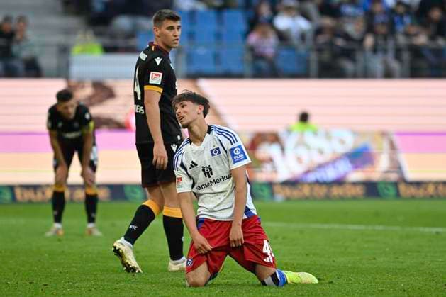 GER 2 FBL,, Hamburger SV vs Karlsruher SC 27 04 2025, Volksparkstadion, Hamburg, GER 2 FBL, Hamburger SV vs Karlsruher SC in the picture Otto Stange Hamburg 49 disappointed after a missed shot on goal nordphotoxGmbH xWitke nph00002