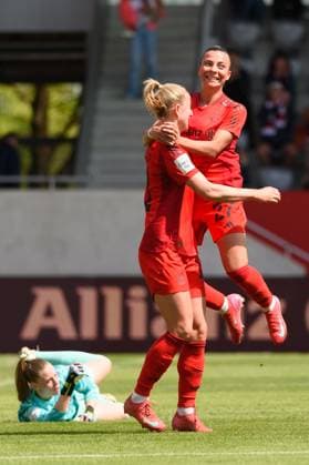 Munich, Germany, Apr 27th 2025: Arianna Caruso (27 FC Bayern Munich) and Lea Schueller (11 FC Bayern Munich) celebrating the opening goal during the Google Pixel Frauen Bundesliga match between FC Bayern Munich and SC Freiburg at FC Bayern Campus, Munich, Germany. (Sven Beyrich SPP) Copyright: xSvenxBeyrich SPPx spp-en-SvBe-20250427-D4S_0205