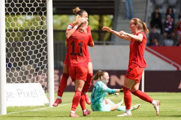 Munich, Germany, Apr 27th 2025: Arianna Caruso (27 FC Bayern Munich) and Lea Schueller (11 FC Bayern Munich) celebrating the opening goal with Sydney Lohmann (12 FC Bayern Munich) joining in during the Google Pixel Frauen Bundesliga match between FC Bayern Munich and SC Freiburg at FC Bayern Campus, Munich, Germany. (Sven Beyrich SPP) Copyright: xSvenxBeyrich SPPx spp-en-SvBe-20250427-D4S_0209