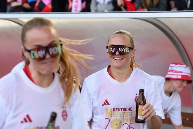 Munich, Germany, Apr 27th 2025: Magdalena Eriksson (5 FC Bayern Munich) with Chmapions glasses and a bottle of beer after the Google Pixel Frauen Bundesliga match between FC Bayern Munich and SC Freiburg at FC Bayern Campus, Munich, Germany. (Sven Beyrich SPP) Copyright: xSvenxBeyrich SPPx spp-en-SvBe-20250427-ND5_7447