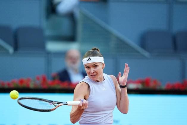 April 27, 2025, Madrid, Madrid, Spain: Elina Svitolina of Ukraine plays against Elena Rybakina of Kazakhstan during the Mutua Madrid Open 2025, ATP, Tennis Herren Masters 1000 and WTA, Tennis Damen 1000, tennis tournament celebrated at Caja Magica on April 27, 2025 in Madrid, Spain. Madrid Spain - ZUMAa181 20250427_zaa_a181_355 Copyright: xDennisxAgyemanx