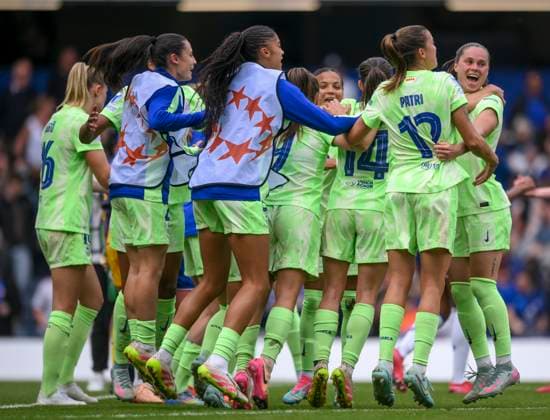 Chelsea Women v FC Barcelona, Barca Women UEFA Womens Champions League FC Barcelona Women celebrate at the end of the game during the UEFA Womens Champions League Semi-final Second Leg match at Stamford Bridge, London UK Newspapers OUT Copyright: xMalcolmxFellx FIL-21756-0052