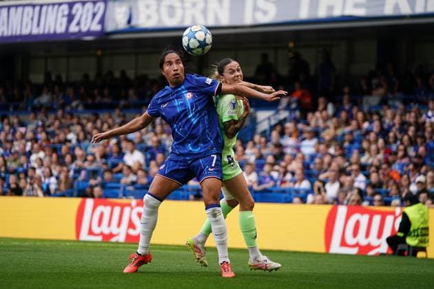 Mayra Ramirez of Chelsea and Maria Leon of Barcelona during the UEFA Women s Champions League match between Chelsea Women and Barcelona at Stamford Bridge, London, England on 27 April 2025.  Copyright: xCharliexCarterx PMI-6845-0086