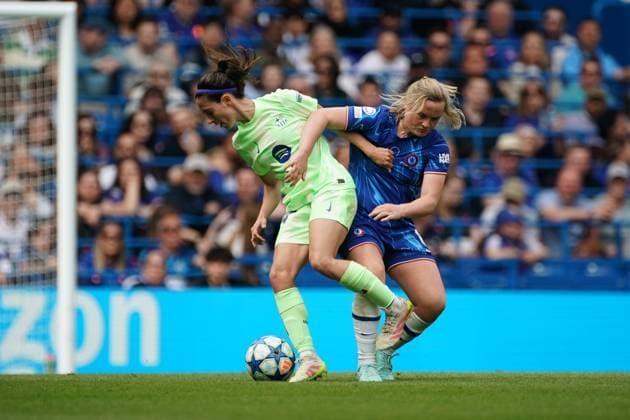 Maria Leon of Barcelona and Erin Cuthbert of Chelsea during the UEFA Women s Champions League match between Chelsea Women and Barcelona at Stamford Bridge, London, England on 27 April 2025.  Copyright: xCharliexCarterx PMI-6845-0099