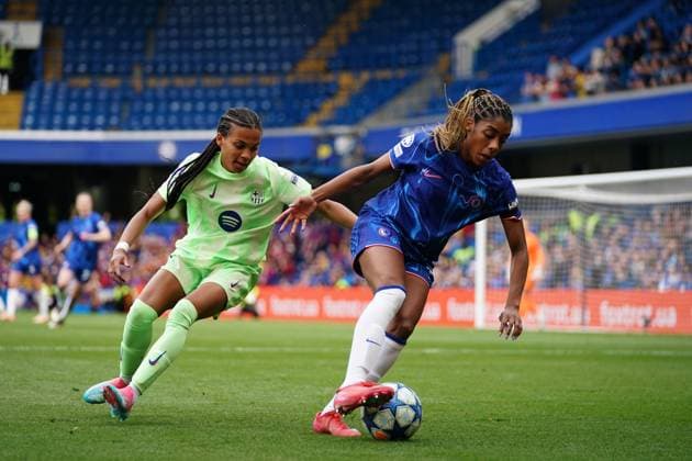 Ashley Lawrence of Chelsea and Vicky Lopez of Barcelona during the UEFA Women s Champions League match between Chelsea Women and Barcelona at Stamford Bridge, London, England on 27 April 2025.  Copyright: xCharliexCarterx PMI-6845-0159