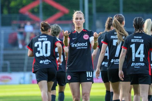Cologne, Germany 27 April 2025 1 BL Women 2024 2025 1 FC Köln vs Eintracht Frankfurt In the picture from left goal scorer Laura Freigang Eintracht Frankfurt makes the goal to 1 0 for Eintracht Frankfurt and cheers DFB regulations prohibit any use of photographs as image sequences and or quasi video Rhein Energie Stadion Nordrhein Westfalen Copyright: xFotostandx xFantinix