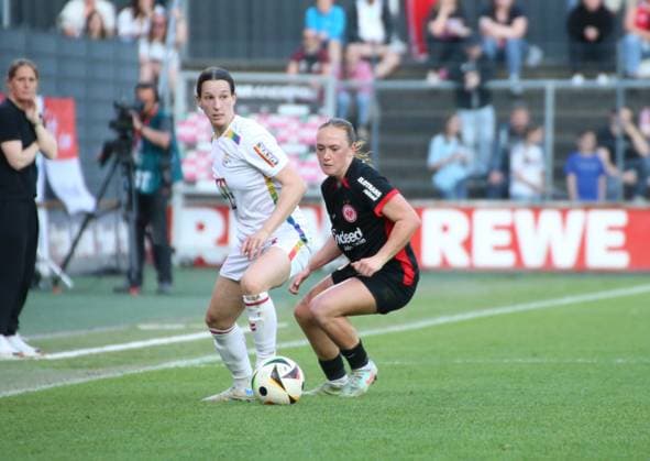 27 04 2025, xgrfx, Soccer Google Pixel Women Bundesliga, 1 FC Köln Eintracht Frankfurt v l Sara Agrez 1 FC Köln , Lisanne Gräwe Eintracht Frankfurt DFL DFB REGULATIONS PROHIBIT ANY USE OF PHOTOGRAPHS as IMAGE SEQUENCES and or QUASI VIDEO Köln