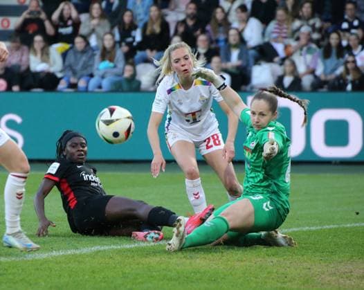 27 04 2025, xgrfx, Soccer Google Pixel Women Bundesliga, 1 FC Köln Eintracht Frankfurt v l Nicole Anyomi Eintracht Frankfurt , Janina Hechler, Aurora Mikalsen 1 FC Köln DFL DFB REGULATIONS PROHIBIT ANY USE OF PHOTOGRAPHS as IMAGE SEQUENCES and or QUASI VIDEO Köln