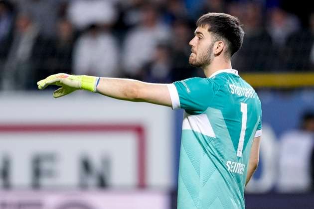 Dennis Seimen Goalkeeper, VfB II, 1 , gives instructions, gestures, gesticulates with arms, single picture, single photo, action, action, 27 04 2025, Mannheim Germany , Soccer, 3 Liga, SV Waldhof Mannheim VfB Stuttgart II, DFB DFL REGULATIONS PROHIBIT ANY USE OF PHOTOGRAPHS AS IMAGE SEQUENCES AND OR QUASI VIDEO xozx