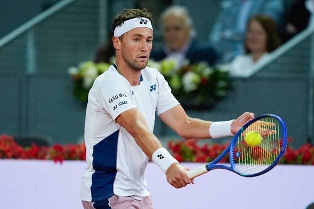 April 28, 2025, Madrid, Madrid, Spain: Casper Ruud of Norway plays against Sebastian Korda of USA during the Mutua Madrid Open 2025, ATP, Tennis Herren Masters 1000 and WTA, Tennis Damen 1000, tennis tournament celebrated at Caja Magica on April 27, 2025 in Madrid, Spain. Madrid Spain - ZUMAa181 20250428_zaa_a181_002 Copyright: xDennisxAgyemanx