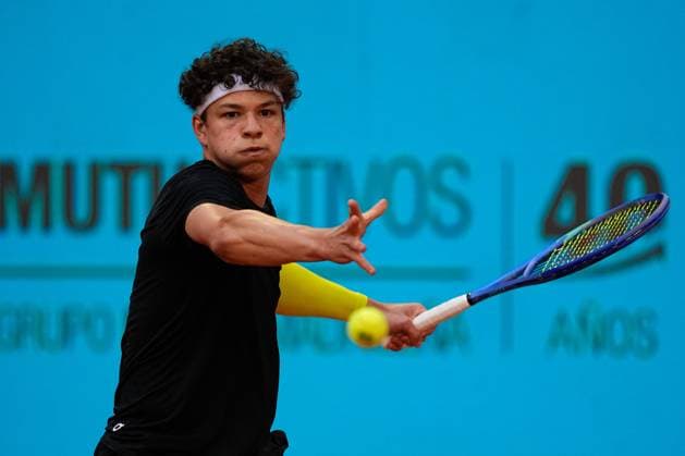 April 27, 2025, Madrid, Madrid, Spain: Ben Shelton of USA plays against Jakub Mensik of Czech Republic during the Mutua Madrid Open 2025, ATP, Tennis Herren Masters 1000 and WTA, Tennis Damen 1000, tennis tournament celebrated at Caja Magica on April 27, 2025 in Madrid, Spain. Madrid Spain - ZUMAa181 20250427_zaa_a181_428 Copyright: xDennisxAgyemanx