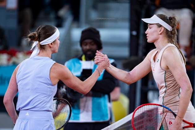 Mutua Madrid Open 2025 Elina Svitolina of Ukraine greets Elena Rybakina of Kazakhstan in the third round match of the Mutua Madrid Open 2025 tournament celebrated at La Caja Magica on April 27, 2025 in Madrid, Spain. Madrid La Caja Magica Madrid Spain Copyright: xAlbertoxGardinx AGardin_20250427_Mutua_Madrid_Open_0904