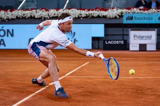 Mutua Madrid Open 2025 Casper Ruud of Norway chases the ball against Sebastian Korda of United State in the Men s Singles Third Round match of the Mutua Madrid Open 2025 tournament celebrated at La Caja Magica on April 27, 2025 in Madrid, Spain. Madrid La Caja Magica Madrid Spain Copyright: xAlbertoxGardinx AGardin_20250427_Mutua_Madrid_Open_0934