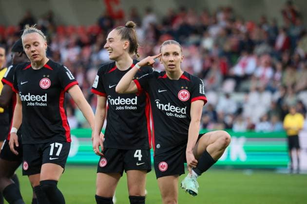 Cologne, Germany 27 April 2025 1 BL Women 2024 2025 1 FC Köln vs Eintracht Frankfurt In the picture from left the third goal scorer Elisa Senß Senss Eintracht Frankfurt makes the goal to 4 0 for Eintracht Frankfurt and cheers with Pia Sophie Wolter Eintracht Frankfurt and Sophia Kleinherne Eintracht Frankfurt DFB regulations prohibit any use of photographs as image sequences and or quasi video Rhein Energie Stadion Nordrhein Westfalen Copyright: xFotostandx xFantinix