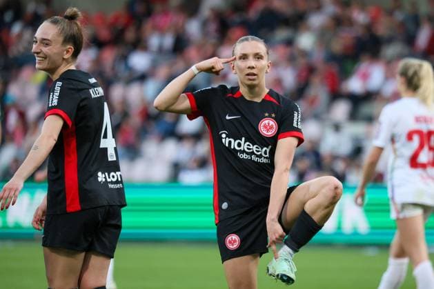 Cologne, Germany 27 April 2025 1 BL Women 2024 2025 1 FC Köln vs Eintracht Frankfurt In the picture from left the second goal scorer Elisa Senß Senss Eintracht Frankfurt makes the goal to 4 0 for Eintracht Frankfurt and cheers with Sophia Kleinherne Eintracht Frankfurt DFB regulations prohibit any use of photographs as image sequences and or quasi video Rhein Energie Stadion Nordrhein Westfalen Copyright: xFotostandx xFantinix
