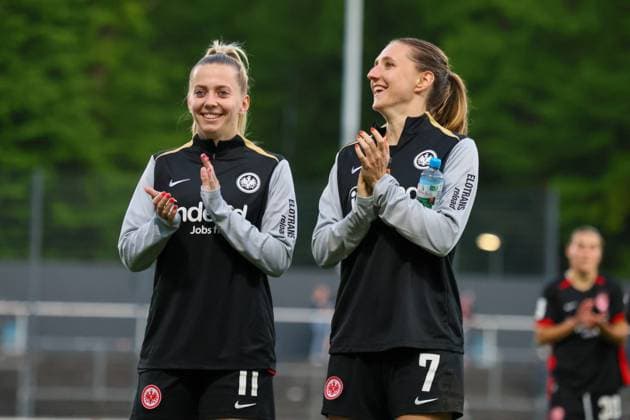 Cologne, Germany 27 April 2025 1 BL Women 2024 2025 1 FC Köln vs Eintracht Frankfurt In the picture from left Nina Lührßen Luehrssen Eintracht Frankfurt and Lara Prasnikar Eintracht Frankfurt at the final cheer in Cologne DFB regulations prohibit any use of photographs as image sequences and or quasi video Rhein Energie Stadion Nordrhein Westfalen Copyright: xFotostandx xFantinix