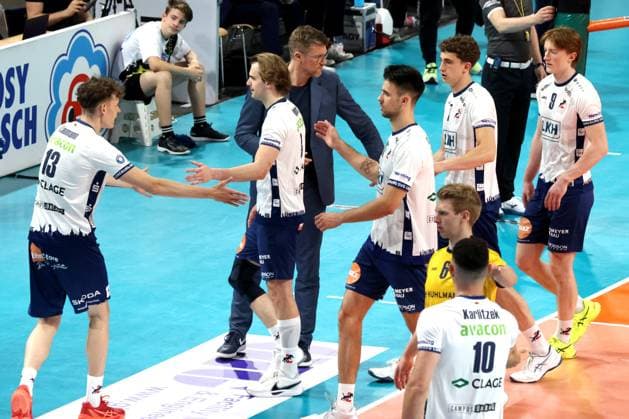DEU, DVV, 1 VBL, BR Volleys vs Lueneburg, 27 04 2025, Max Schmeling Halle, Berlin, DEU, DVV, 1 VBL, BR Volleys vs Lueneburg, in the picture coach Stefan Huebner Lueneburg ,Lueneburger Spielererkreis nordphotoxGmbHx xEngler nph00076