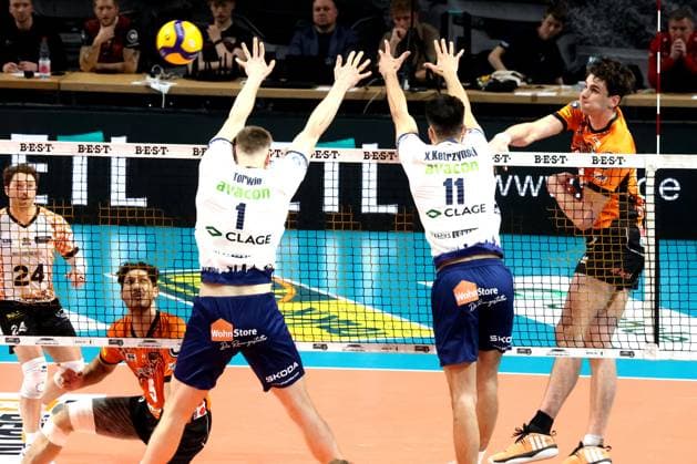 DEU, DVV, 1 VBL, BR Volleys vs Lueneburg, 27 04 2025, Max Schmeling Halle, Berlin, DEU, DVV, 1 VBL, BR Volleys vs Lueneburg, in the picture Moritz Reichert BR Volleys 15 , Nehemiah Mote BR Volleys 5 , Simon Torwie Lueneburg 1 , Xander Ketrzynski Lueneburg 11 nordphotoxGmbHx xEngler nph00076