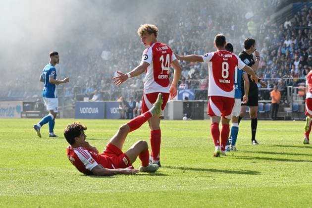 Injury Diogo Leite Union Berlin , right looks Leopold Querfeld Union Berlin worried 27 04 2025, Soccer 1 Bundesliga, 31 Matchday, Season 2024 2025 VfL Bochum Union Berlin 1 1 Photo Maik Hölter Team2 DFL regulations prohibit any use of photographs as image sequences and or quasi video Bochum Vonovia Ruhrstadion Nordrhein Westfalen Germany Team2